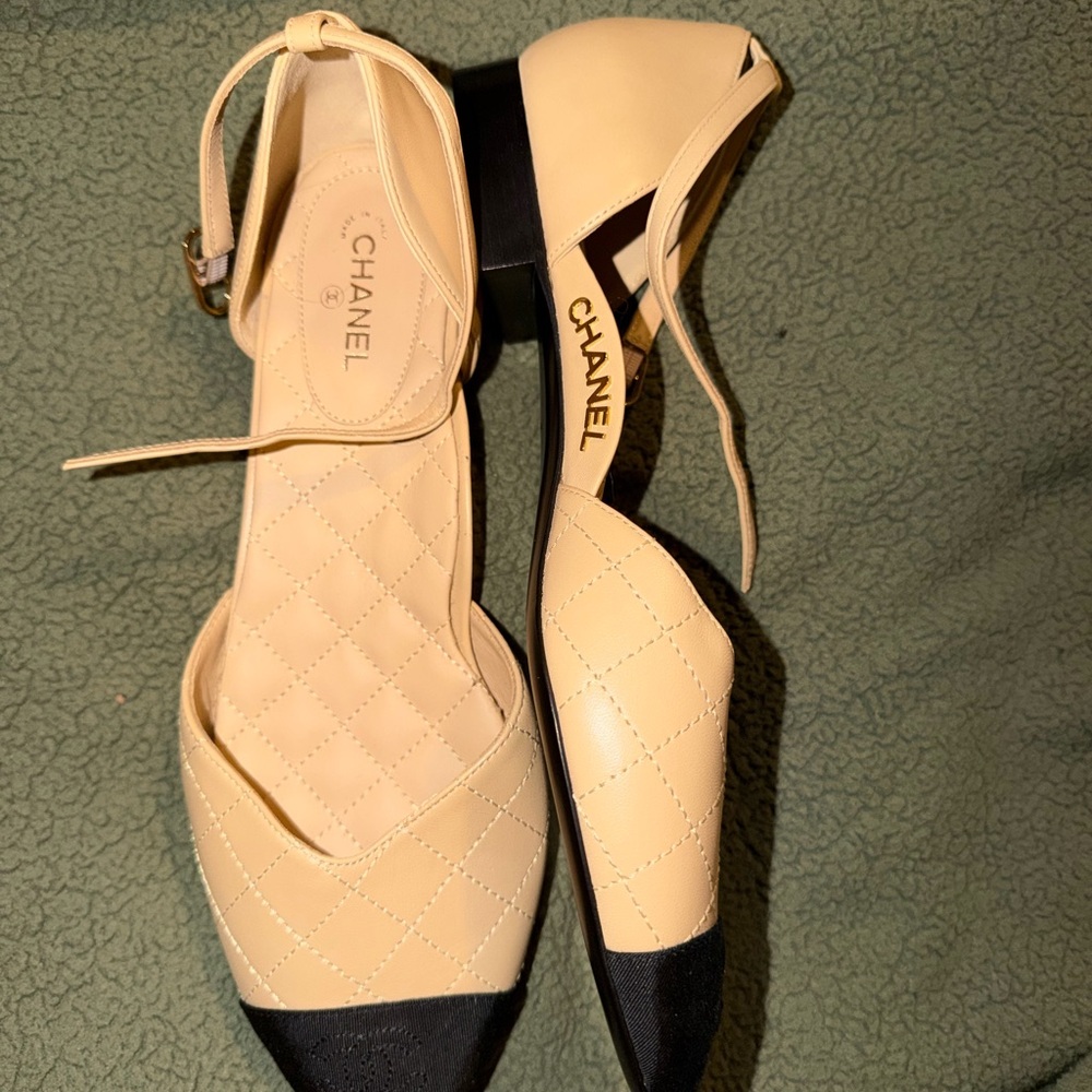 CHANEL Flats - Picture 3 of 4